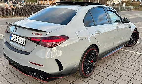 Mercedes-Benz C63 8 of 30