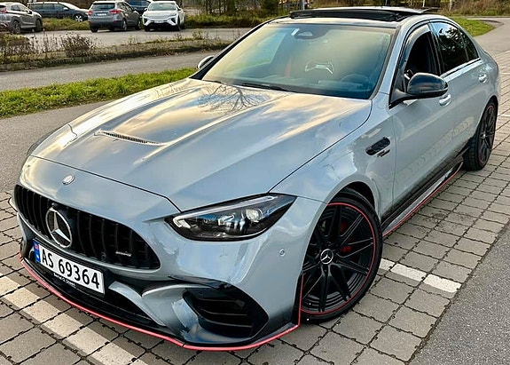 Mercedes-Benz C63 3 of 30