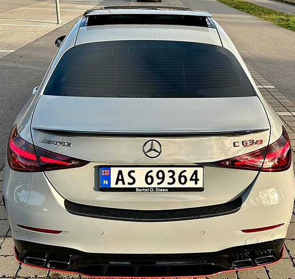 Mercedes-Benz C63 21 of 30