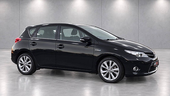 Toyota Auris 8 of 30