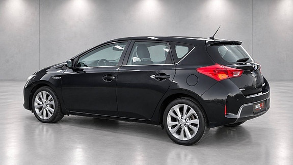 Toyota Auris 10 of 30
