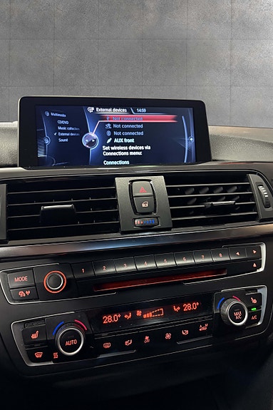 BMW 320d 12 of 17