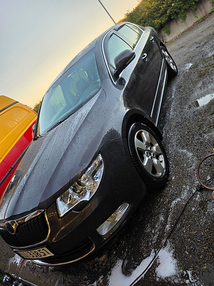 Skoda Superb 2 of 13