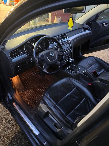 Skoda Superb 9 of 13