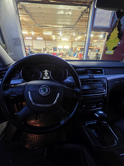 Skoda Superb 11 of 13