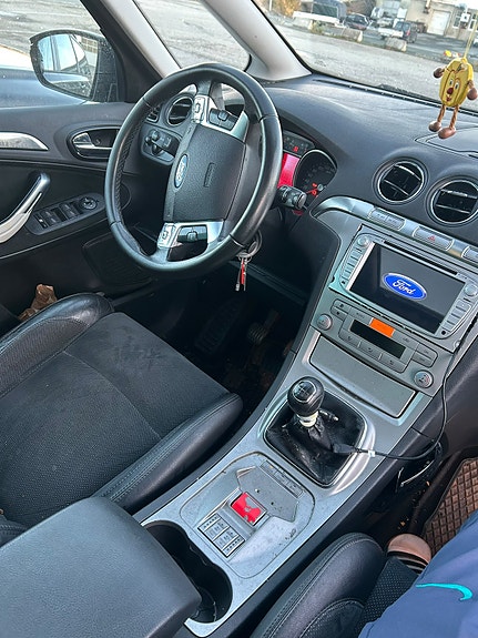 Ford S-MAX 4 of 5