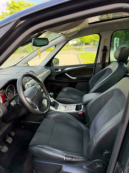 Ford S-MAX 3 of 5