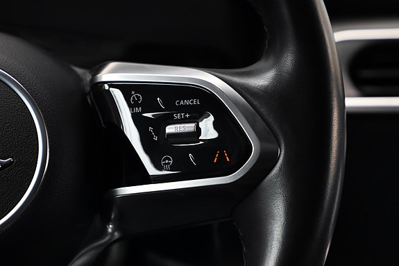 Jaguar I-PACE 16 of 28