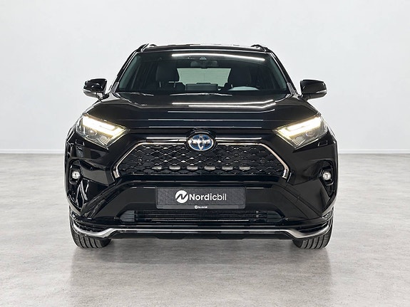 Toyota RAV4 2 of 23