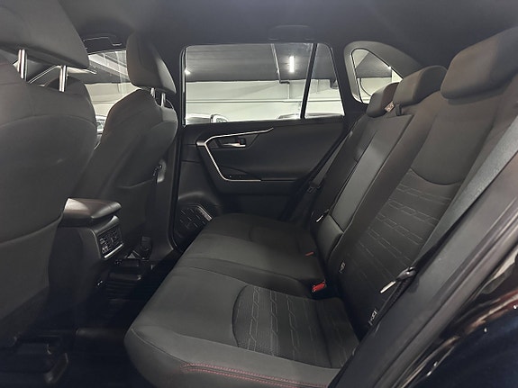 Toyota RAV4 18 of 23