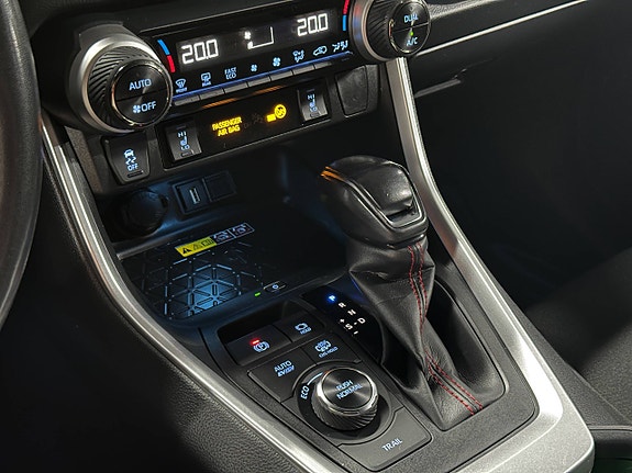 Toyota RAV4 9 of 23