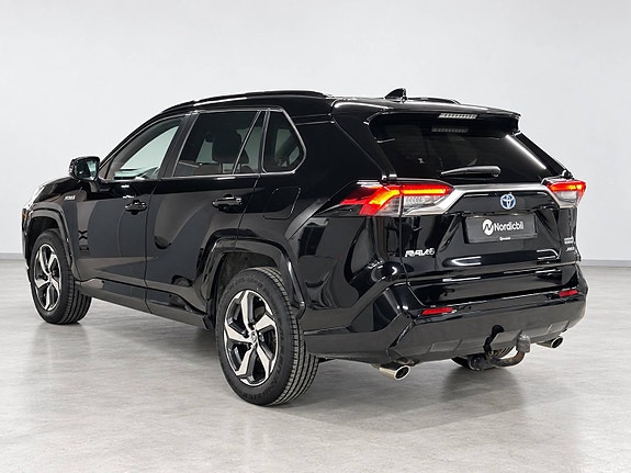 Toyota RAV4 4 of 23