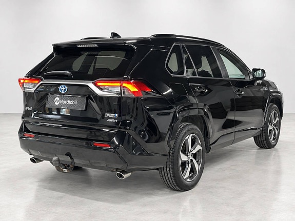Toyota RAV4 6 of 23
