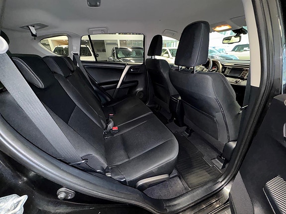 Toyota RAV4 10 of 13