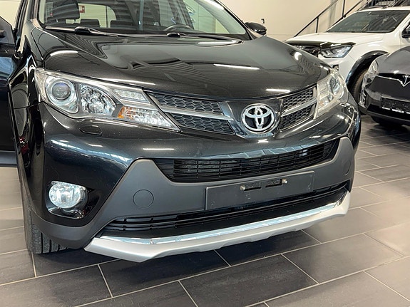 Toyota RAV4 8 of 13