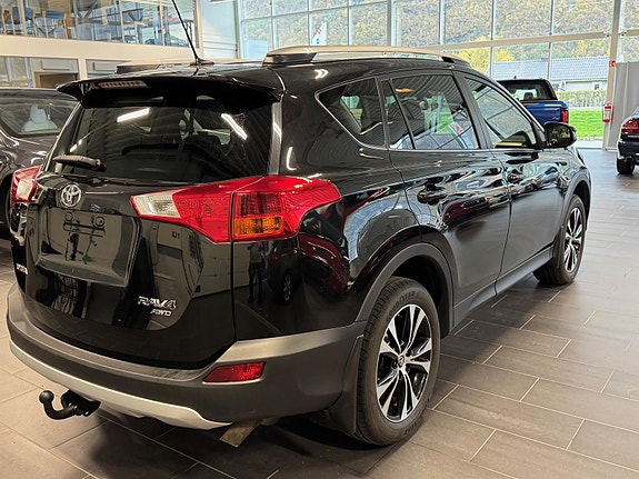 Toyota RAV4 5 of 13