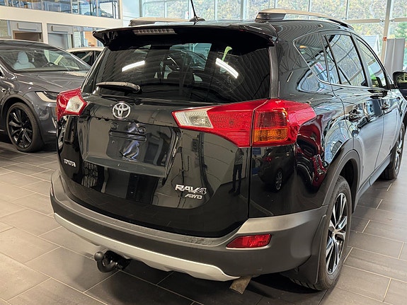Toyota RAV4 4 of 13