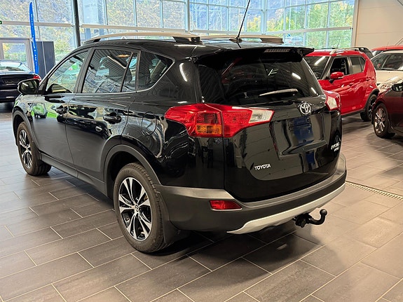 Toyota RAV4 3 of 13