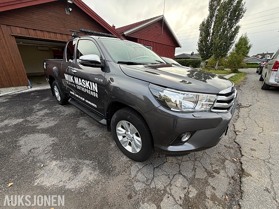 Toyota HiLux 7 of 30