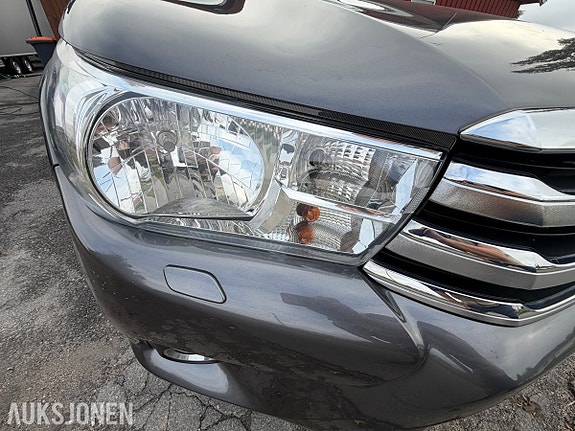 Toyota HiLux 11 of 30
