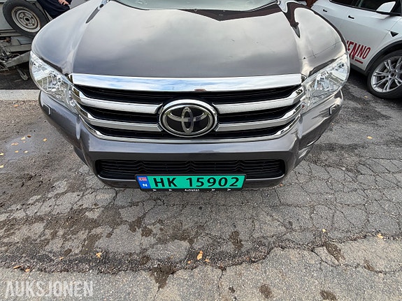 Toyota HiLux 9 of 30