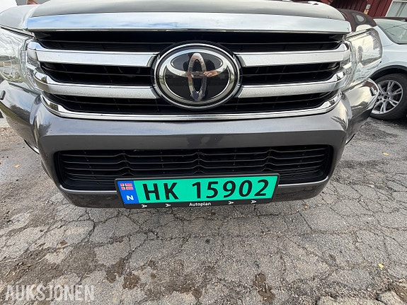 Toyota HiLux 10 of 30