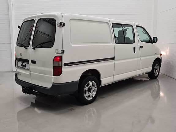 Toyota HiAce 6 of 30