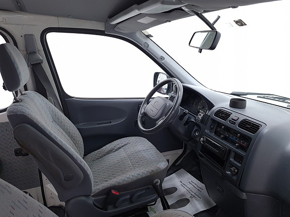 Toyota HiAce 9 of 30