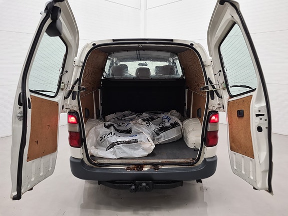Toyota HiAce 27 of 30