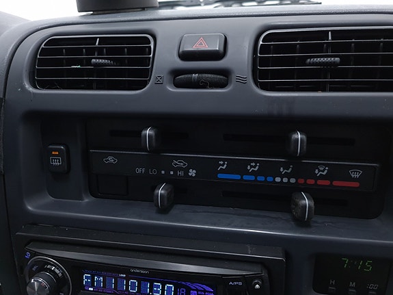 Toyota HiAce 16 of 30