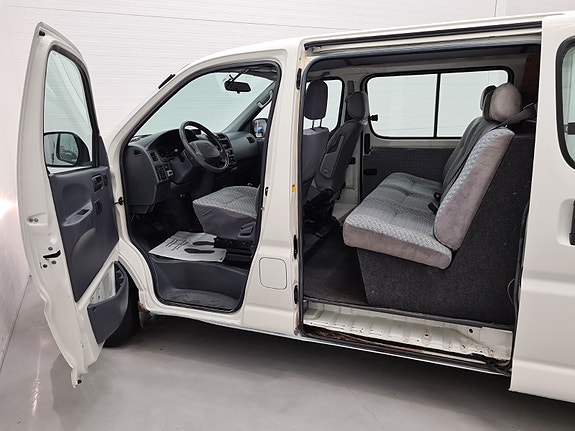 Toyota HiAce 8 of 30