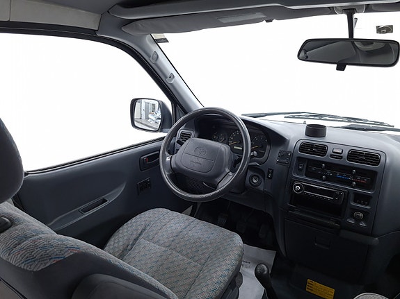 Toyota HiAce 10 of 30