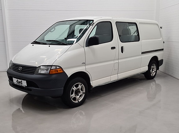Toyota HiAce 3 of 30