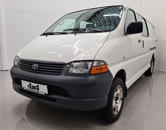 Toyota HiAce 24 of 30