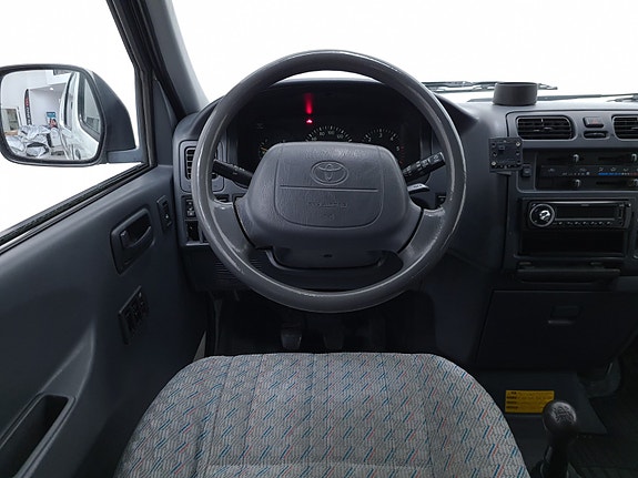 Toyota HiAce 13 of 30