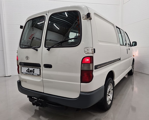 Toyota HiAce 26 of 30