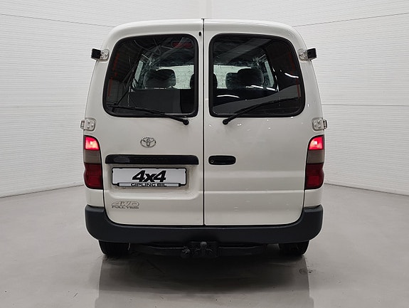 Toyota HiAce 5 of 30