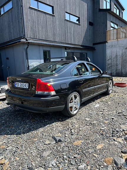 Volvo S60 2 of 12