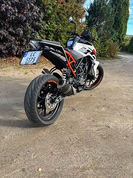 KTM 125 Duke 8 of 19