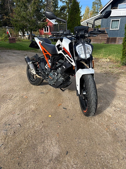 KTM 125 Duke 2 of 19
