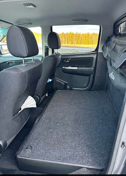 Toyota HiLux 8 of 8