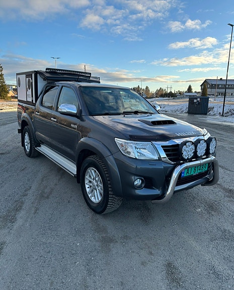 Toyota HiLux 2 of 8