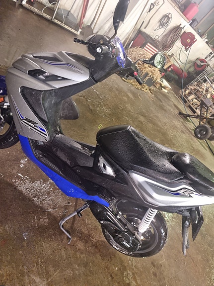 Yamaha 50 Aerox 8 of 8