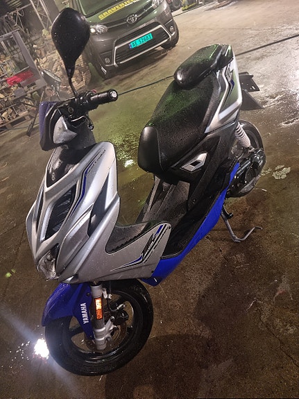 Yamaha 50 Aerox 2 of 8