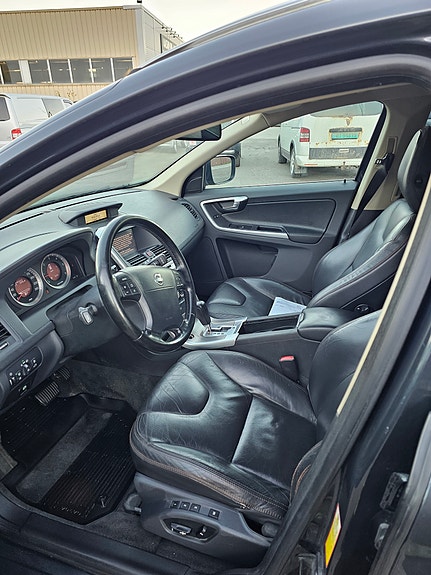 Volvo XC60 5 of 7