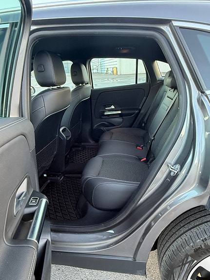 Mercedes-Benz EQA300 12 of 23