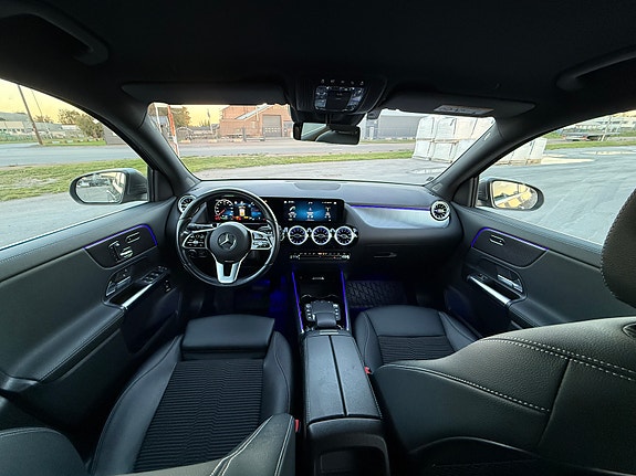 Mercedes-Benz EQA300 21 of 23