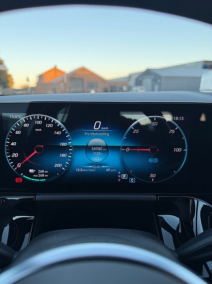 Mercedes-Benz EQA300 16 of 23