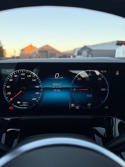Mercedes-Benz EQA300 17 of 23