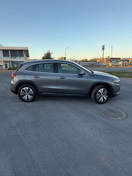Mercedes-Benz EQA300 4 of 23